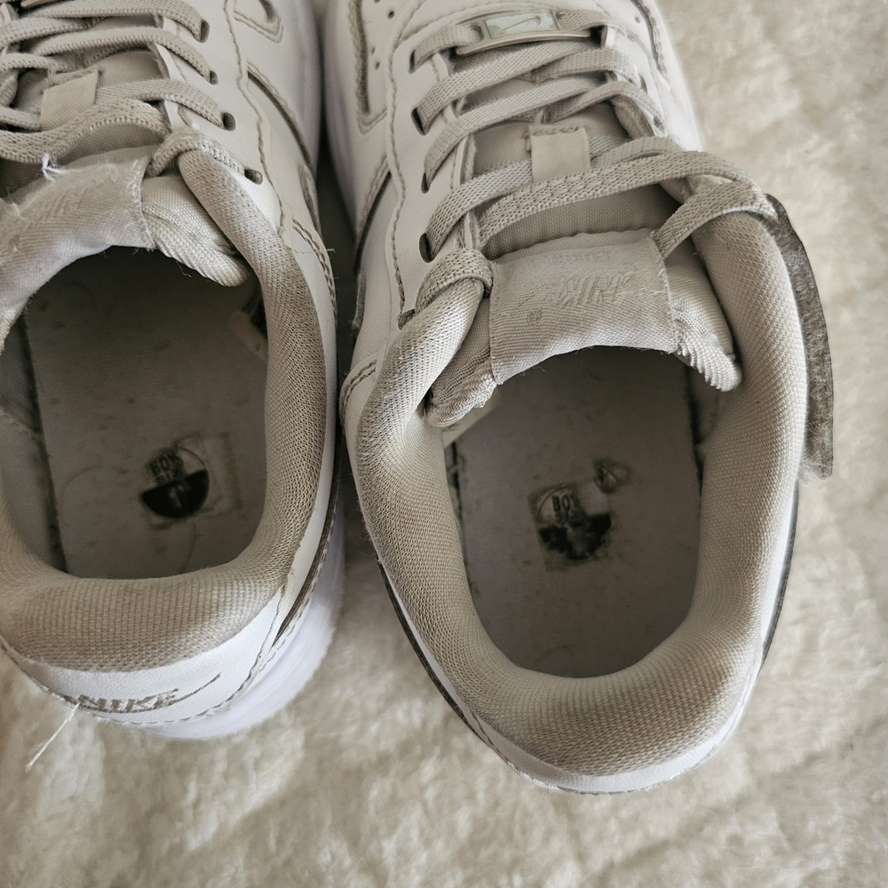 Nike White Kids Sneakers - Picture 8 of 11